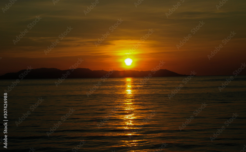 Obraz premium sunset over the sea