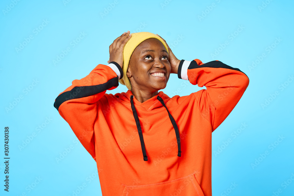 Naklejka premium young woman listening to music