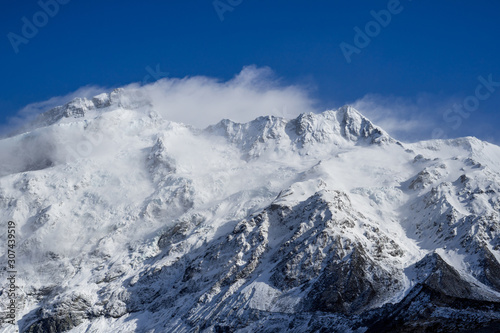 Close up shot of Mount Cook's peak cover by snow in winday sunny day.Mount Cook located in Hooker Valler,New Zealand. © Apiq Sulaiman