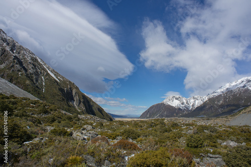 Fototapeta Naklejka Na Ścianę i Meble -  Hooker Valley hiking track in Mount Cook,New Zealand.