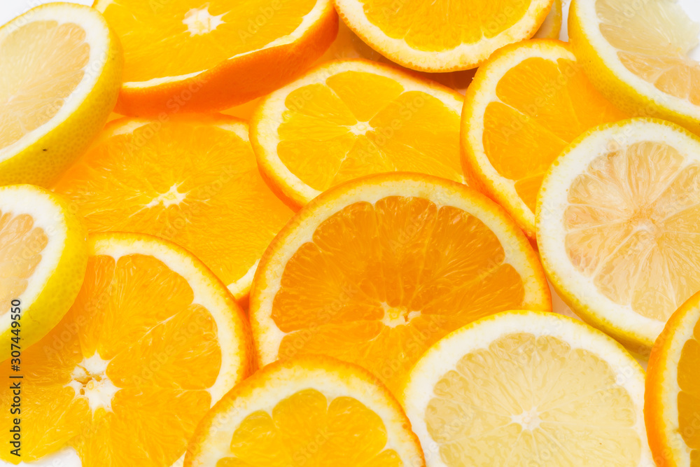 Rodajas de naranja y limón, frutas cítricas, llenas de vitamina y salud Rodajas de naranja y limón, frutas cítricas, llenas de vitamina y salud