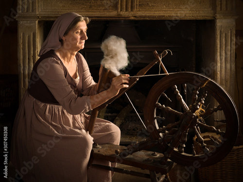 Renaissance portrait spinning woman