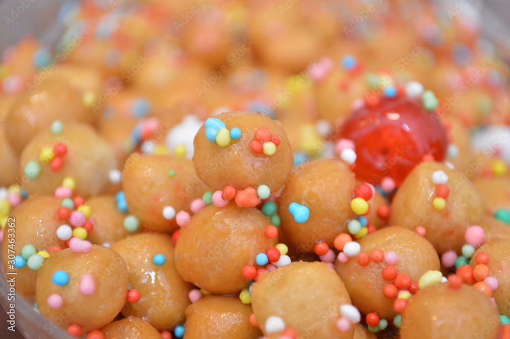 struffoli tradizionali dolci di natale della città di napoli cibo italiano struffoli tradizionali dolci di natale della città di napoli cibo italiano