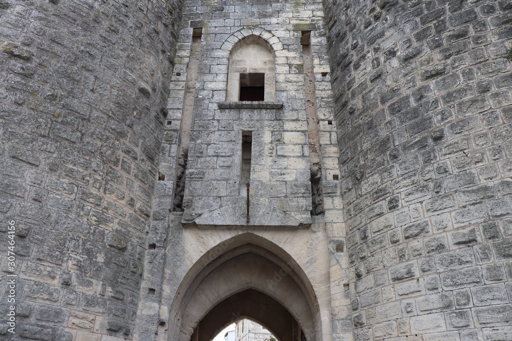 Entrée des remparts de la ville fortifiée de Aigues Mortes - Département du Gard - Région Occitanie - France