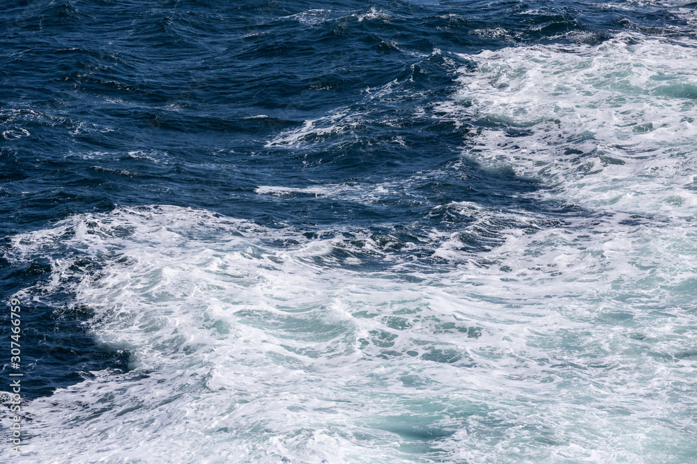 Meer, Wellen und Gischt Meer, Wellen und Gischt