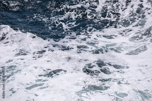 Meer, Wellen und Gischt © freedom_wanted