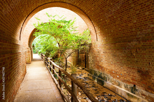 Fotografering The Pathway Under Bridge Arch at Williamsburg