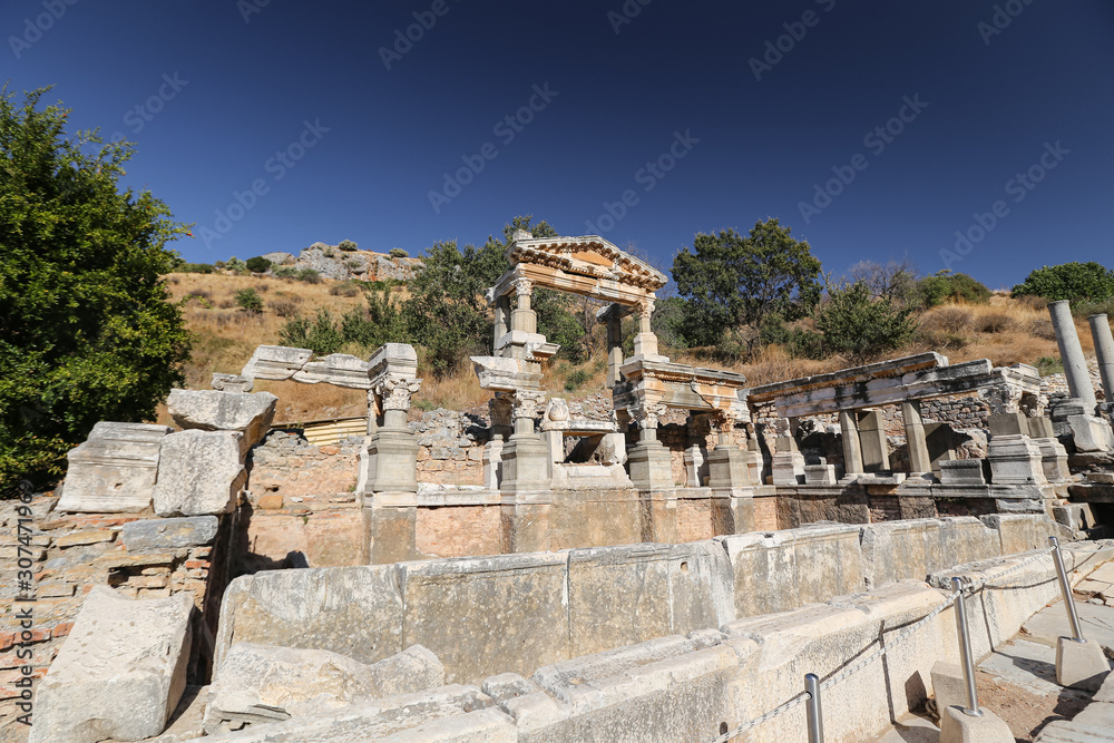 Fototapeta premium Fountain of Trajan in Ephesus Ancient City, Izmir, Turkey
