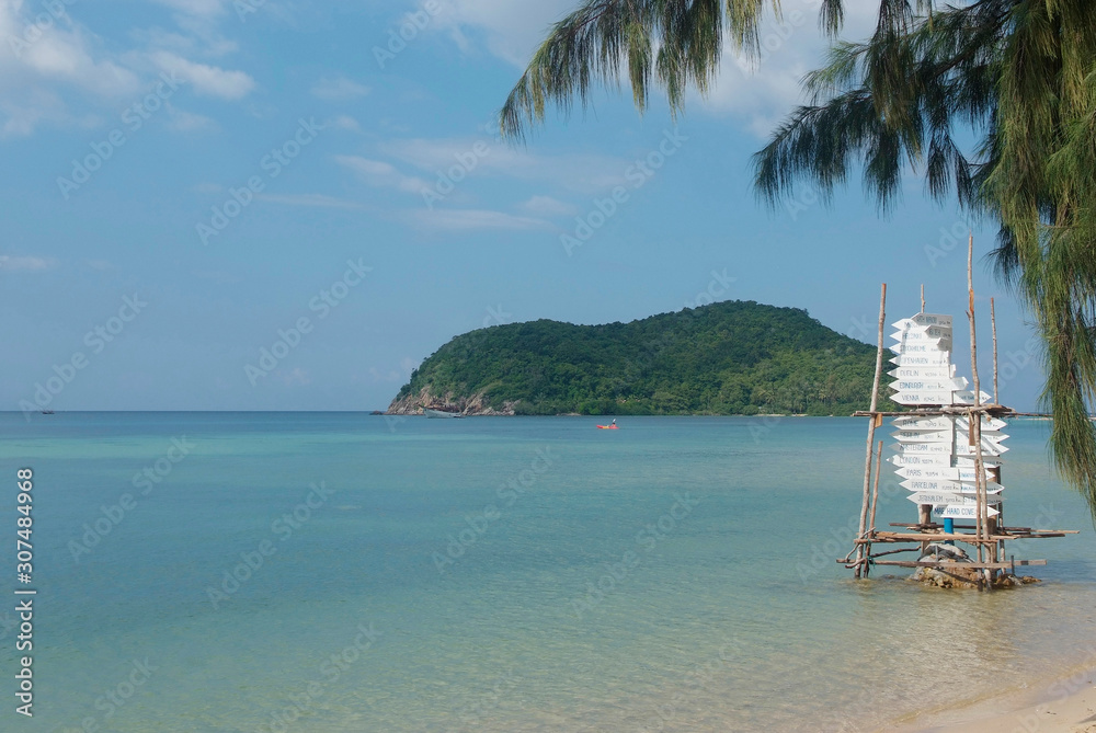 Fototapeta premium beautiful seascape wiht boat on Koh Phangan, Thailand