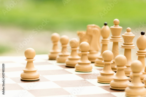 white pawn chess piece starting
