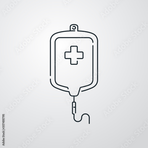 Icono plano lineal bolsa de transfusión de sangre en fondo gris
