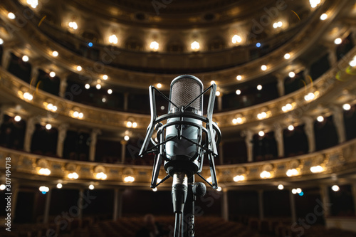 Fotografia Closeup of microphone on Lviv Opera House interior