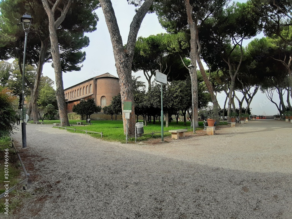 Roma - Scorcio di Santa Sabina dal Giardino degli Aranci Roma - Scorcio di Santa Sabina dal Giardino degli Aranci