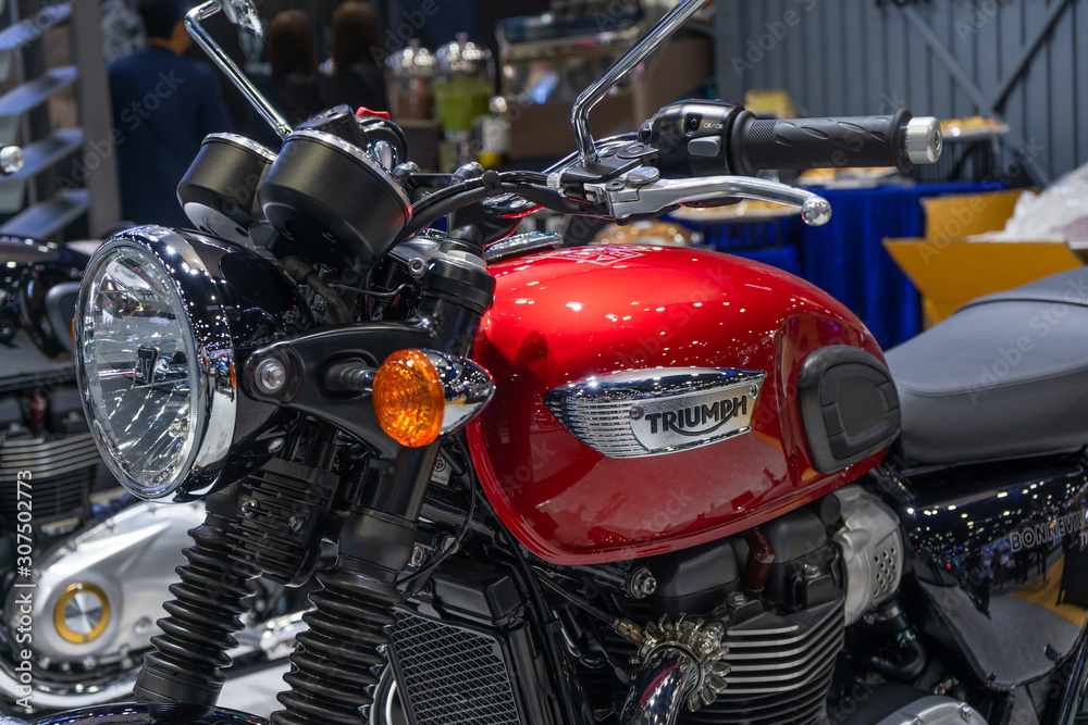 Foto Stock Bangkok, Thailand – November 28, 2019 : Triumph Bonneville T100  Touring motorcycle classic bike on display in Motor Expo 36th 2019 at  Impact Exhibition Center Thailand | Adobe Stock