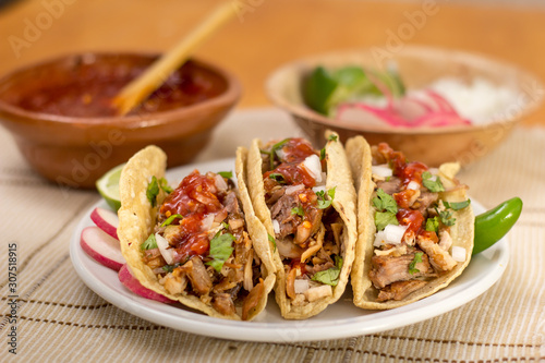 tacos de carnitas de puerco