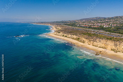 North facing view of Newport Coastline in California © @diamondblockstudios