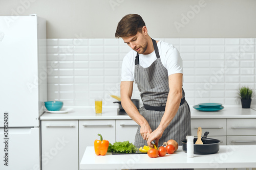 woman preparing healthy food in the kitchen