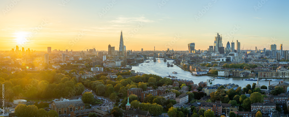 Aerial view of the City of London at sunset - obrazy, fototapety, plakaty 