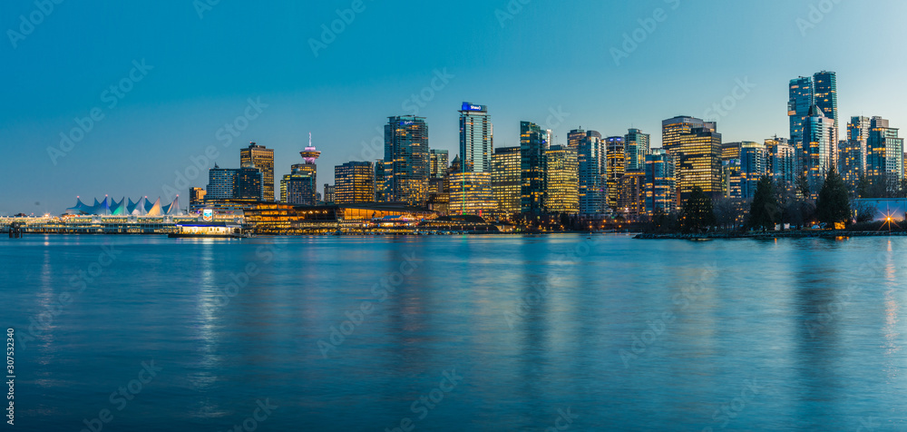 Naklejka premium Beautiful panorama view on Vancouver Downtown view from Stanley Park