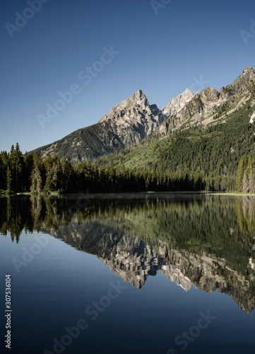 Reflection of Tetons Range in String lake © kellyvandellen