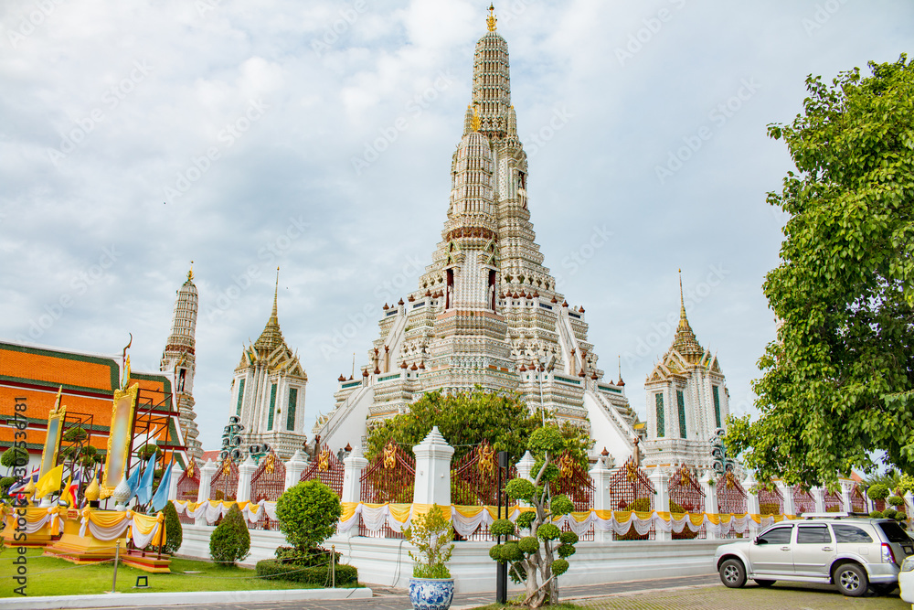 Naklejka premium Temple of Dawn or Wat Arun Ratchawararam new look after renovation beside Chao Phraya River opposite Grand temple, Bangkok, Thailand.