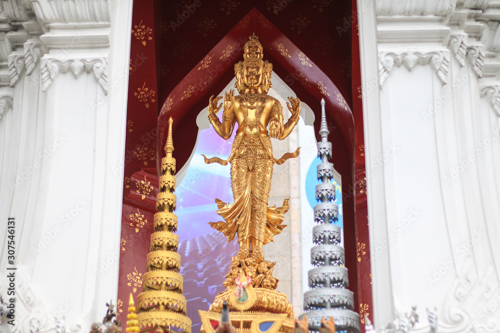 Obraz premium Trimurti Shrine at Ratchaprasong, Bangkok.