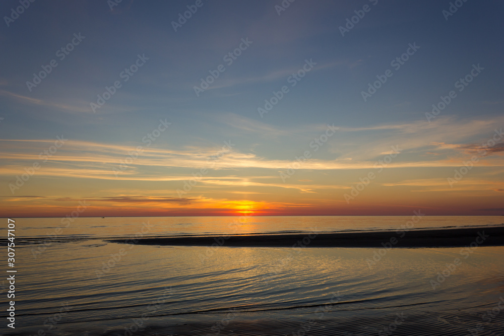 Obraz premium gorgeous sunset on the north sea