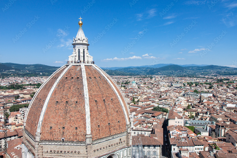 Fototapeta premium Dome of the Duomo di Firenze and Surrounding City of Florence