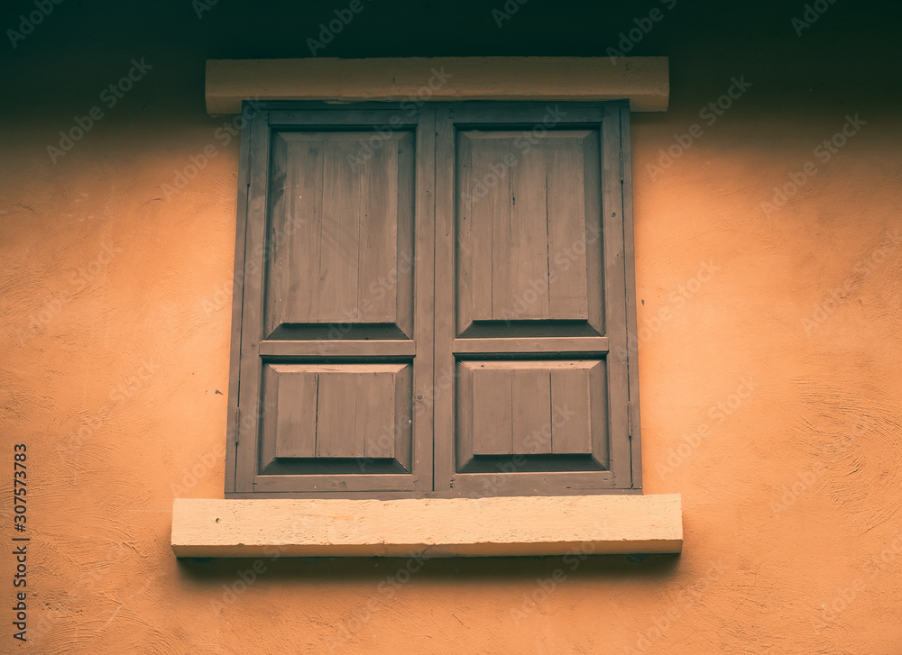 Obraz premium Old windows in retro style