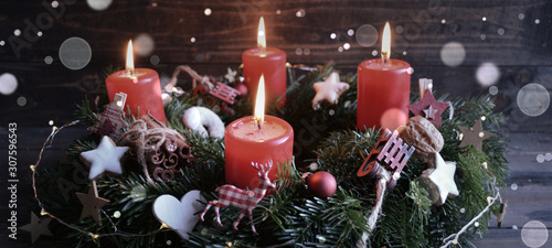 Adventskranz - Brennende Ad...