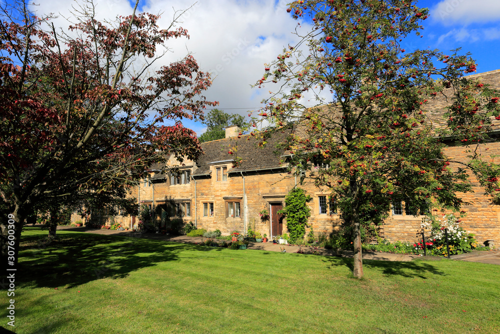 Φωτογραφία Cherry trees at the Lord Burghley Hospital Almshouses, Stamford Town, Lincolnshi
