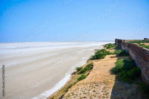 カッチ湿原 ラクパト LAKHPAT インド グジャラート州 ラクパトフォートよりの風景 photo