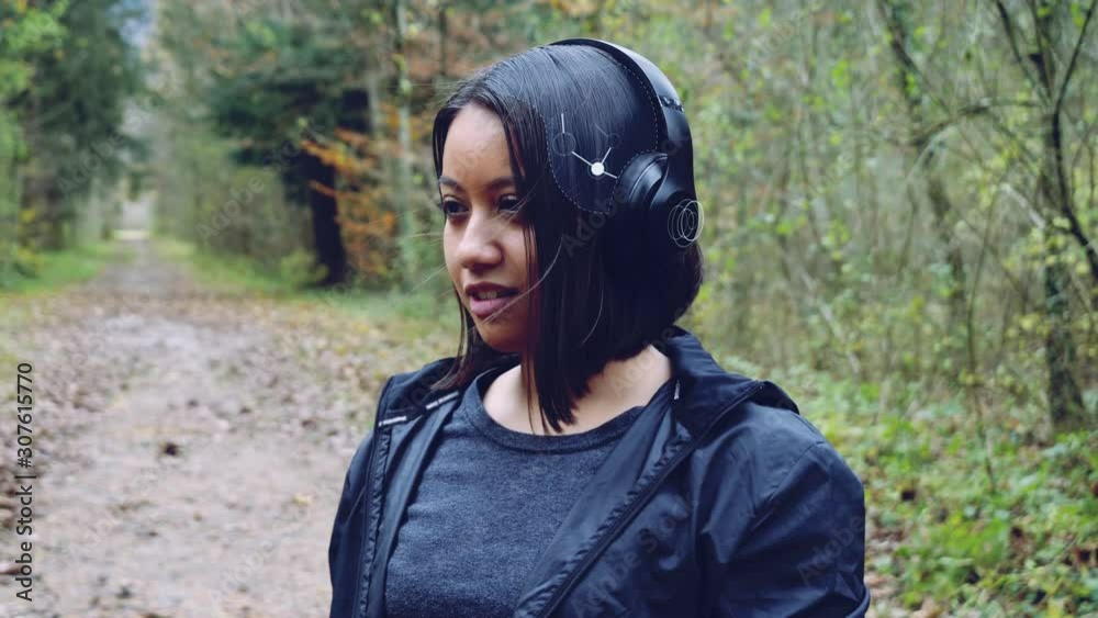 Digitally animated brain waves of a woman wearing headphones and listening to music Digitally animated brain waves of a woman wearing headphones and listening to music