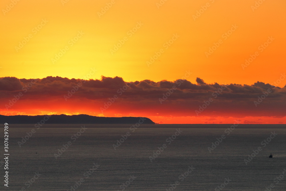 Naklejka premium 日の出直前の室戸岬を眺める(高知県 鷲尾山山頂より)