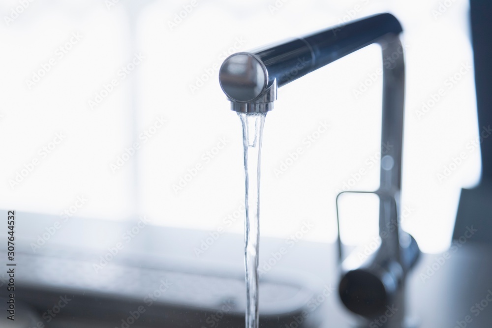キッチン 水の出る蛇口 キッチン 水の出る蛇口