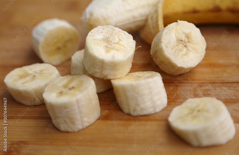 Skin-free banana pieces ready to eat