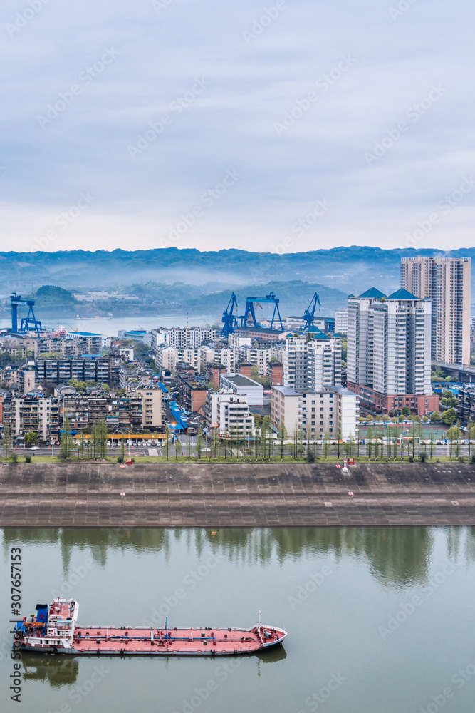 Fototapeta premium Early morning scenery of the Yichang Yangtze River Bridge in Hubei, China