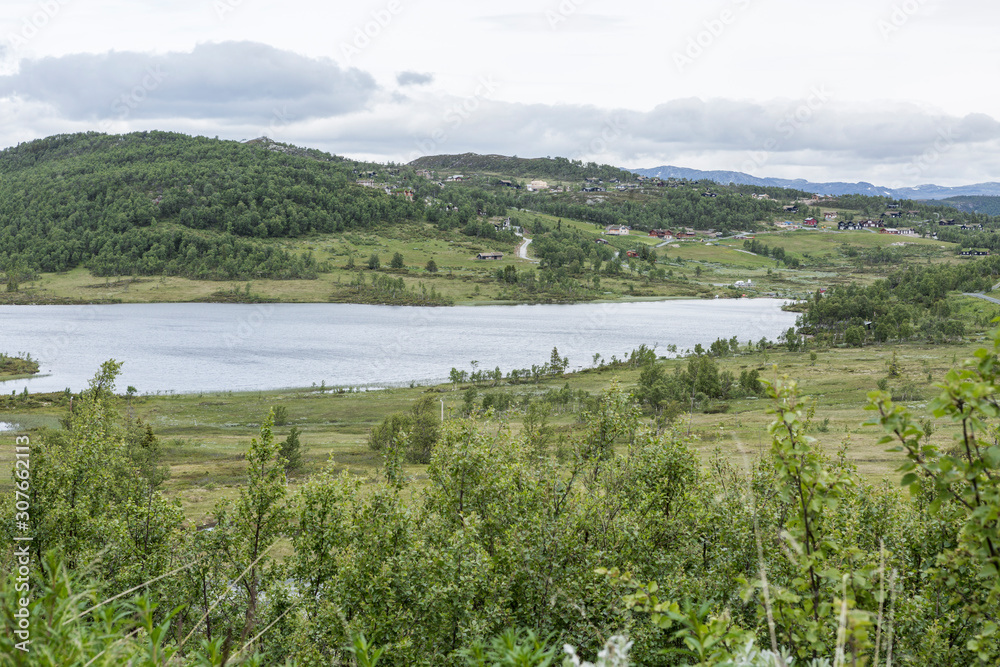 Fototapeta premium Norwegen - Hardangervidda Nasjonalpark / Mosvatn Fjellpark