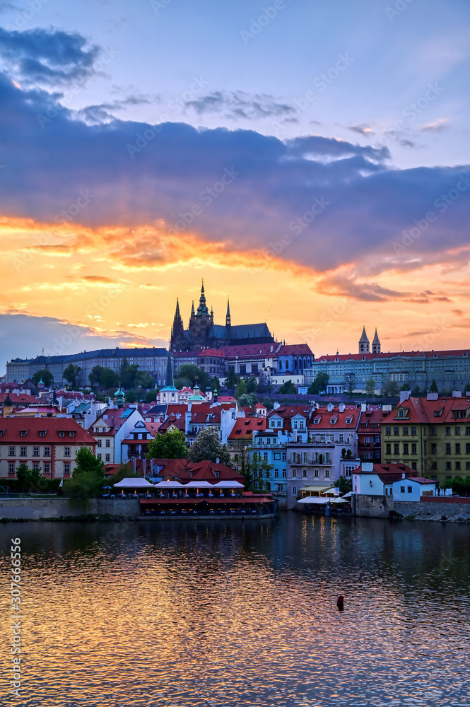 Obraz premium A view of Prague Castle across the Vltava River in Prague, Czech Republic.