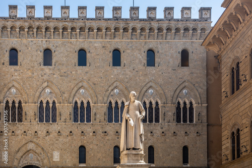 salimbeni square in Siena