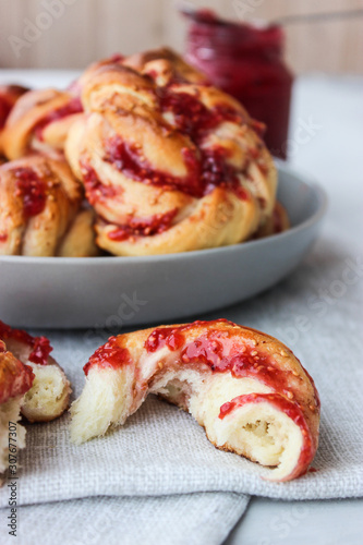Yeast buns with raspberry jam