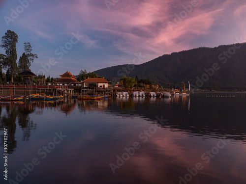 Indonesia, november 2019: A beautiful sunrise at a Lake Bratan with UlunDanu temple,Bali © ikmerc