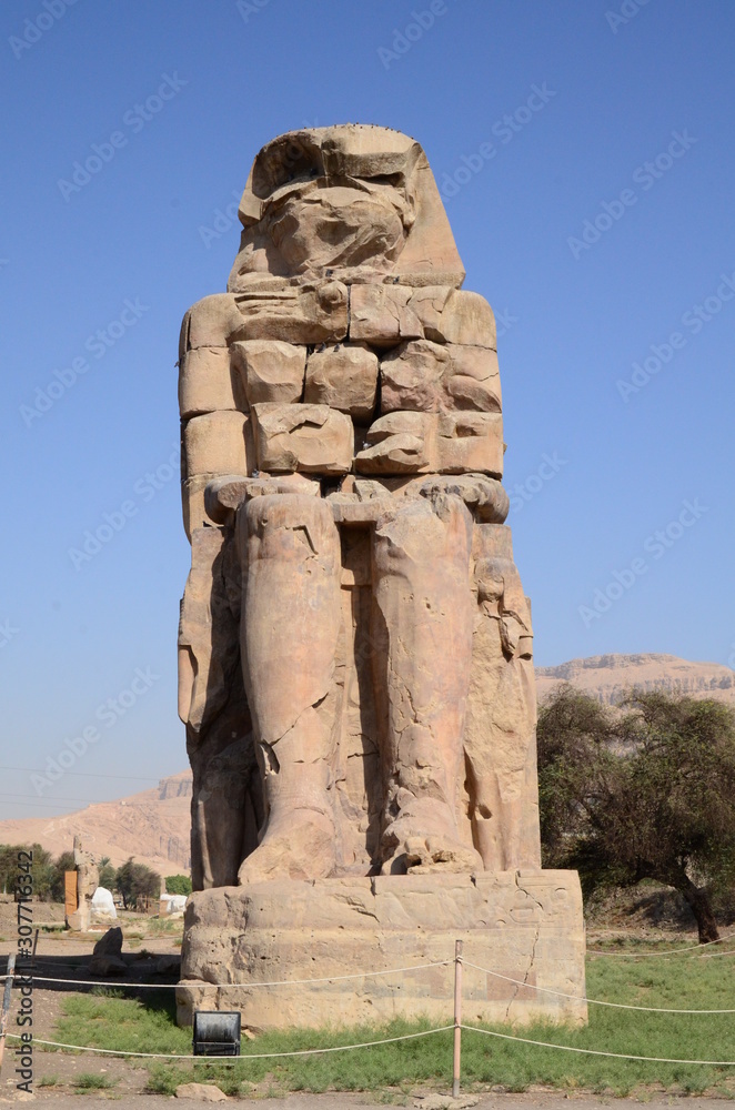 COLOSSE DE MEMNON TEMPLE FUNÉRAIRE AMENOPHIS III THÈBES EGYPTE 