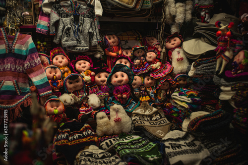 Puppen auf dem Markt in Peru
