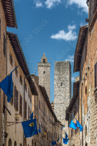 Torre dei Cugnanesi in San Gimignano photo