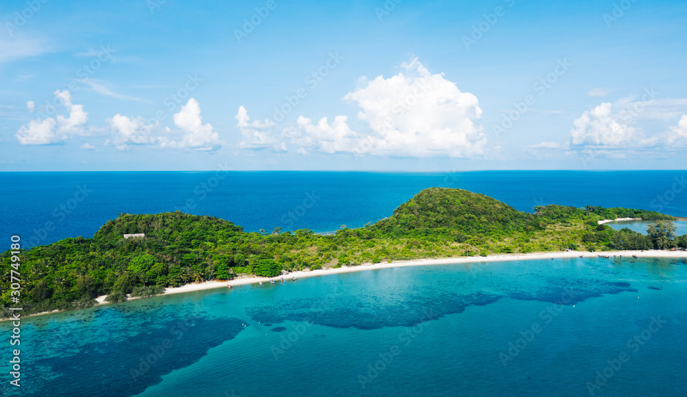 Fototapeta premium Aerial scenery view of picturesque island with crystal azure water and green vegetation.Bird's eye view of paradise beach shoreline, beautiful touristic destination for summer vacations,