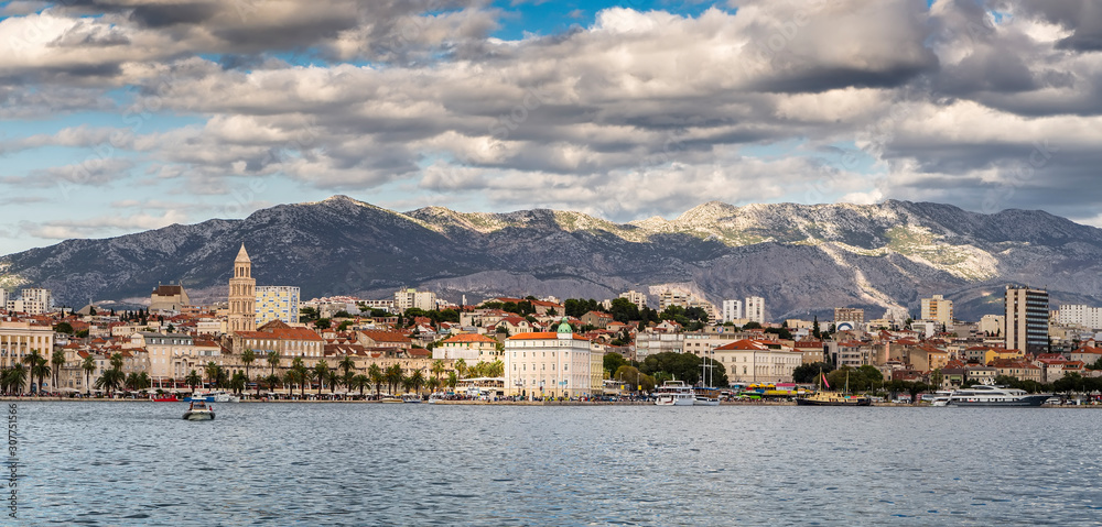  Panoramic view of the city Split