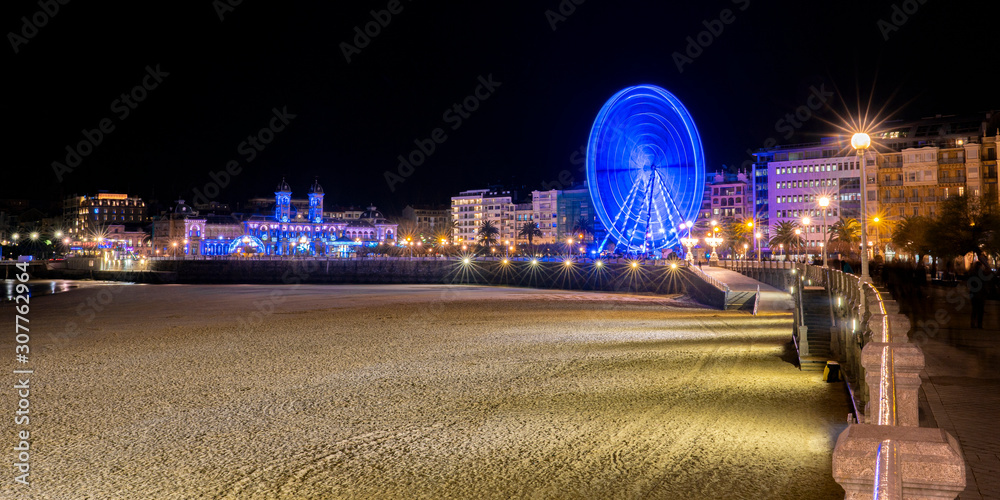 Fototapeta premium San Sebastian - Donostia Panoramica de Alderdi Eder en Navidad