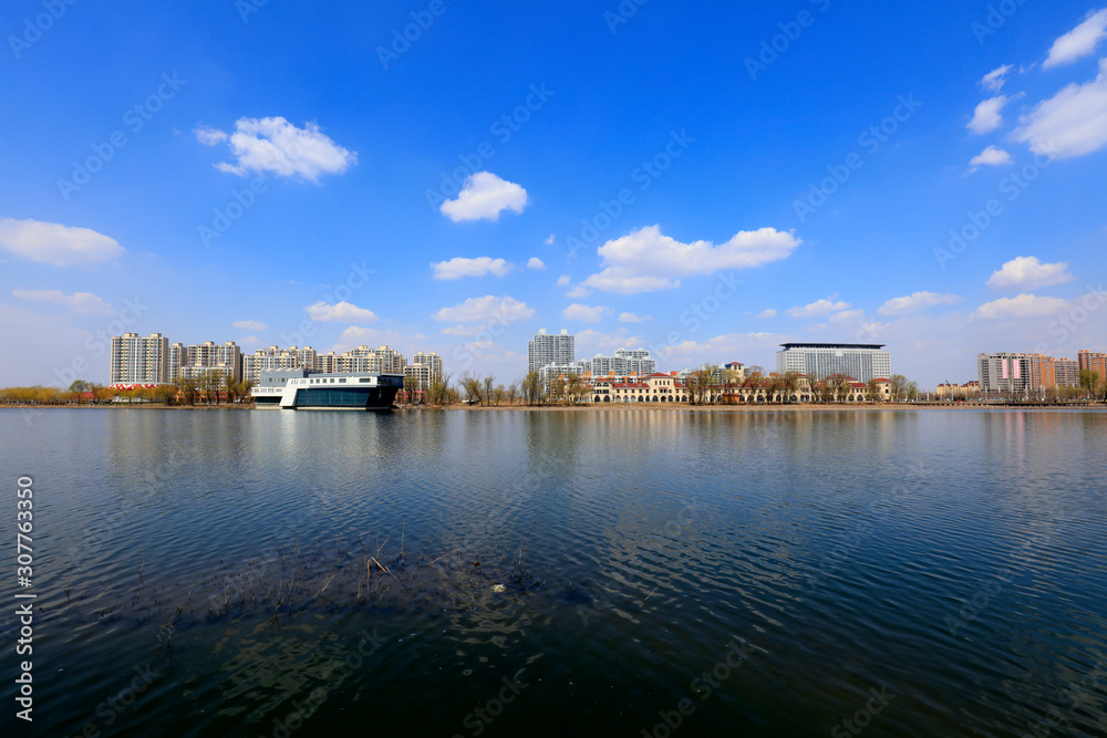 Fototapeta premium Urban Water Park Scenery