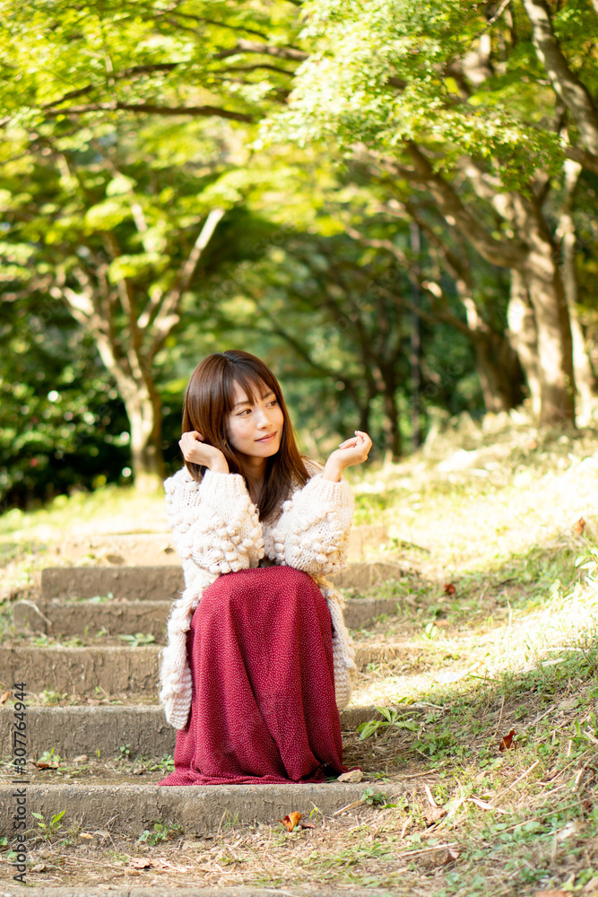 森と女性 森と女性